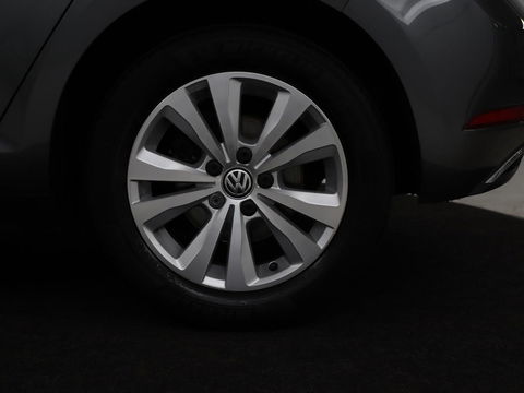 Volkswagen Golf 1.0 TSI Comfortline Business | Stoelverwarming | Camera | Massage | Carplay | Adaptive cruise | Navigatie | Climate control | Getint glas