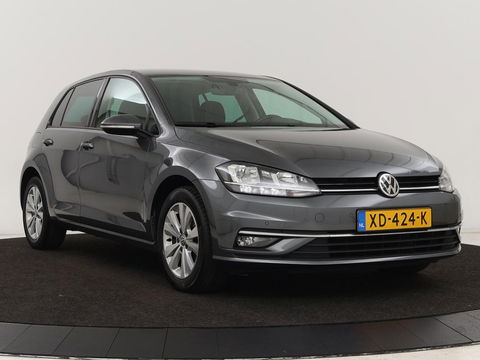 Volkswagen Golf 1.0 TSI Comfortline Business | Stoelverwarming | Camera | Massage | Carplay | Adaptive cruise | Navigatie | Climate control | Getint glas