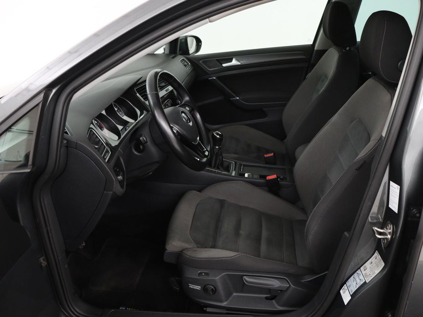 Volkswagen Golf 1.0 TSI Comfortline Business | Stoelverwarming | Camera | Massage | Carplay | Adaptive cruise | Navigatie | Climate control | Getint glas