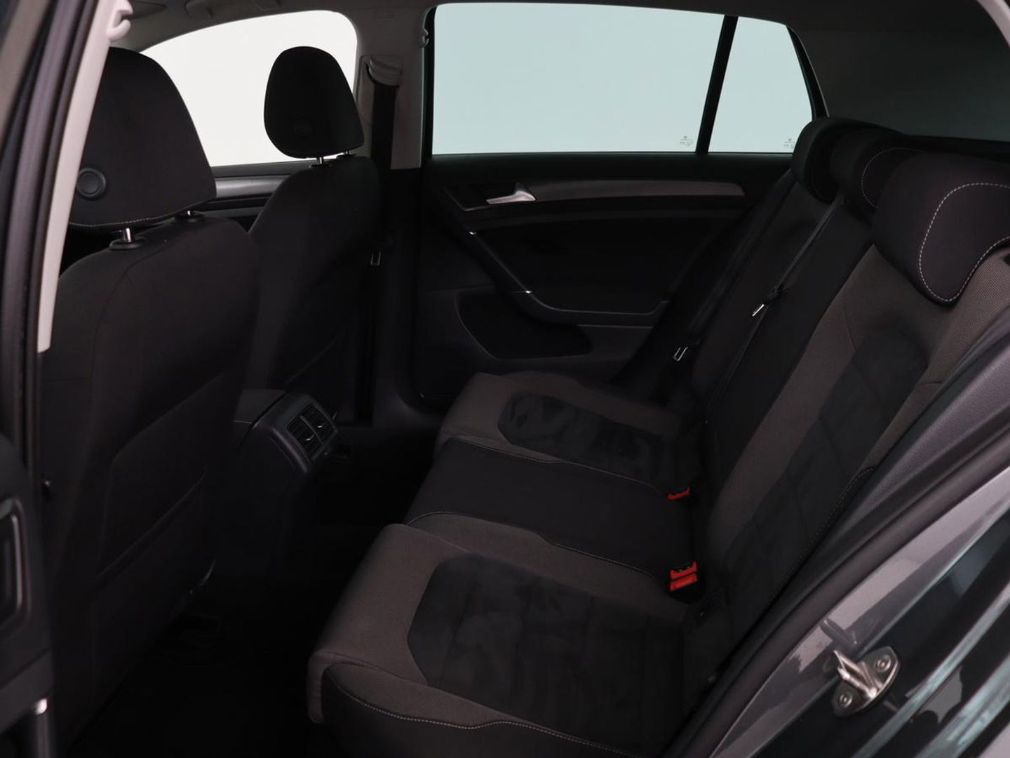 Volkswagen Golf 1.0 TSI Comfortline Business | Stoelverwarming | Camera | Massage | Carplay | Adaptive cruise | Navigatie | Climate control | Getint glas