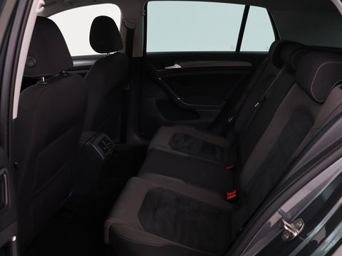Volkswagen Golf 1.0 TSI Comfortline Business | Stoelverwarming | Camera | Massage | Carplay | Adaptive cruise | Navigatie | Climate control | Getint glas