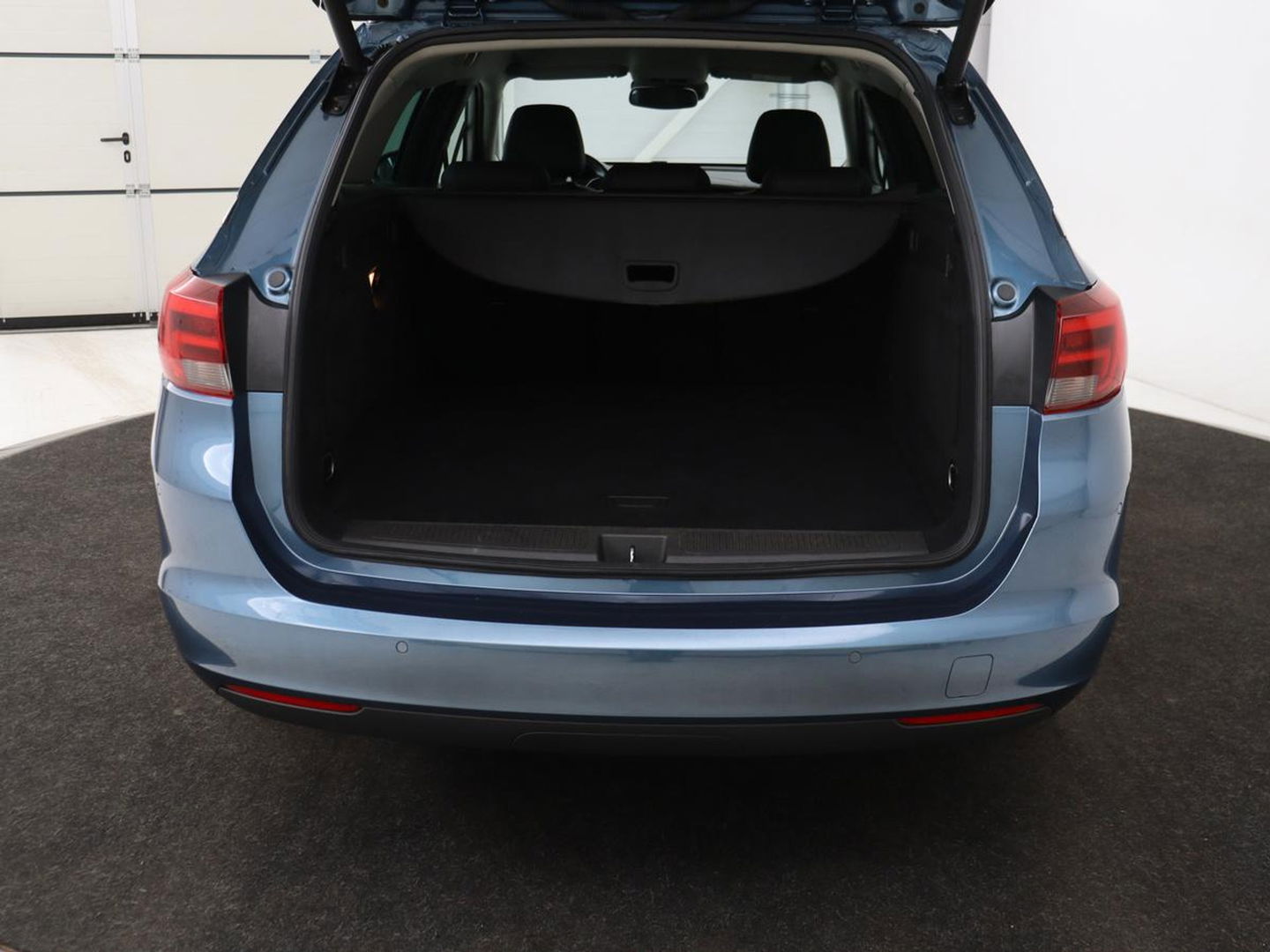 Opel Astra 1.4 Turbo Innovation | Leder | Stoel & stuurverwarming | Trekhaak | Matrix LED | Carplay | Navigatie | Keyless | Camera | Achterbankverwarming | Climate control | Comfortstoelen | Cruise control