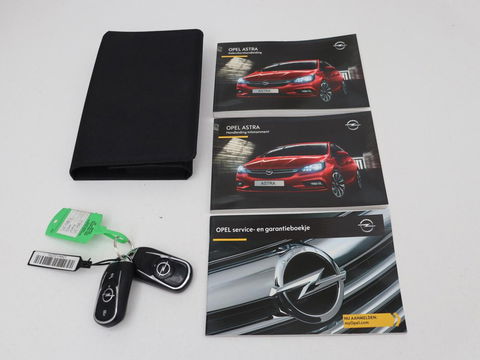 Opel Astra 1.4 Turbo Innovation | Leder | Stoel & stuurverwarming | Trekhaak | Matrix LED | Carplay | Navigatie | Keyless | Camera | Achterbankverwarming | Climate control | Comfortstoelen | Cruise control