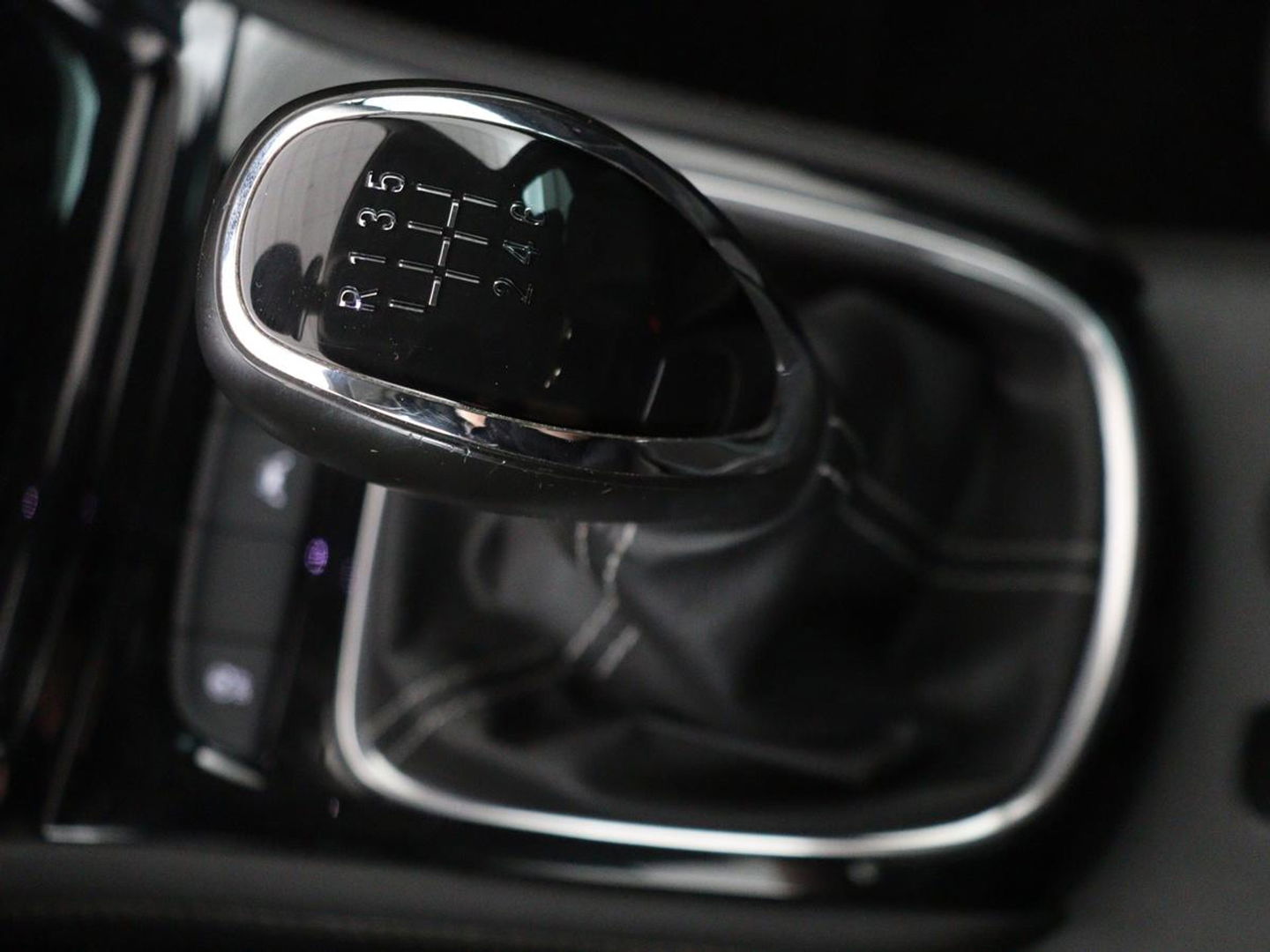Opel Astra 1.4 Turbo Innovation | Leder | Stoel & stuurverwarming | Trekhaak | Matrix LED | Carplay | Navigatie | Keyless | Camera | Achterbankverwarming | Climate control | Comfortstoelen | Cruise control