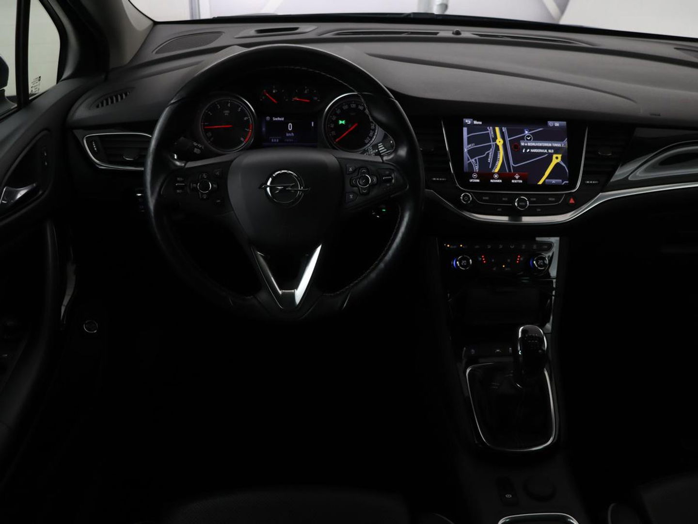 Opel Astra 1.4 Turbo Innovation | Leder | Stoel & stuurverwarming | Trekhaak | Matrix LED | Carplay | Navigatie | Keyless | Camera | Achterbankverwarming | Climate control | Comfortstoelen | Cruise control