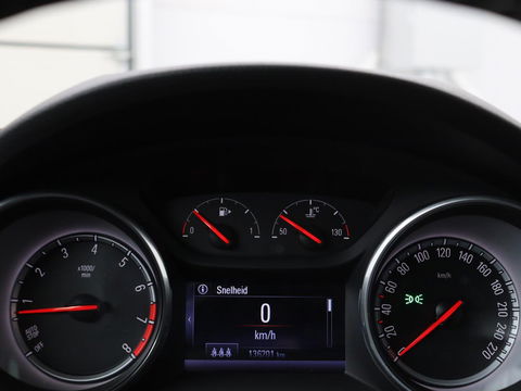 Opel Astra 1.4 Turbo Innovation | Leder | Stoel & stuurverwarming | Trekhaak | Matrix LED | Carplay | Navigatie | Keyless | Camera | Achterbankverwarming | Climate control | Comfortstoelen | Cruise control