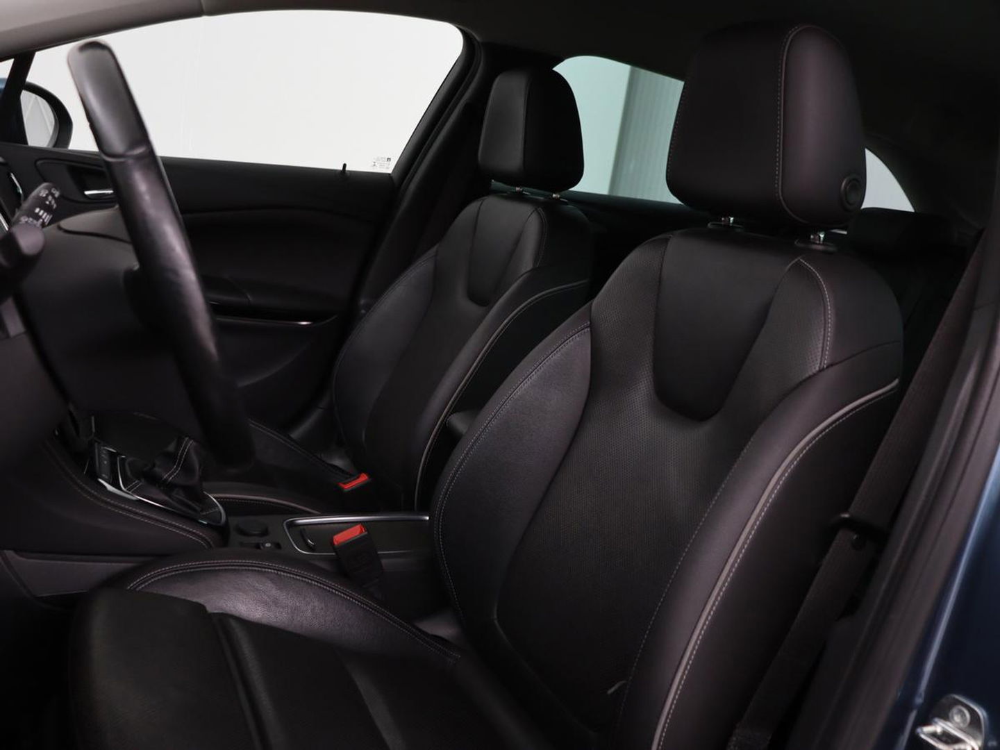 Opel Astra 1.4 Turbo Innovation | Leder | Stoel & stuurverwarming | Trekhaak | Matrix LED | Carplay | Navigatie | Keyless | Camera | Achterbankverwarming | Climate control | Comfortstoelen | Cruise control