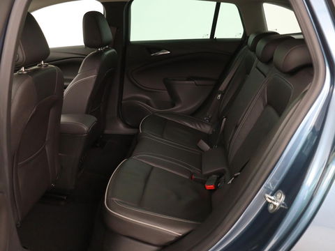 Opel Astra 1.4 Turbo Innovation | Leder | Stoel & stuurverwarming | Trekhaak | Matrix LED | Carplay | Navigatie | Keyless | Camera | Achterbankverwarming | Climate control | Comfortstoelen | Cruise control