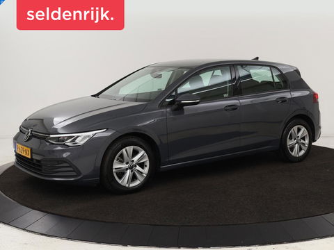 Volkswagen Golf 1.0 TSI Life | Carplay | Sfeerverlichting | Navigatie | Adaptive cruise | Full LED | Parkeerhulp | DAB | Climate control | Bluetooth
