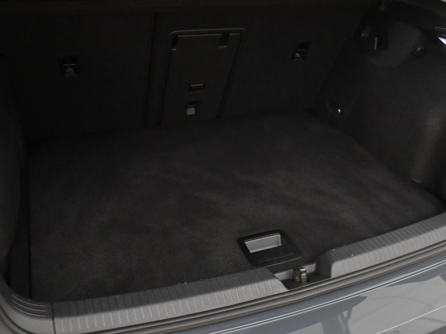Volkswagen Golf 1.0 TSI Life | Carplay | Sfeerverlichting | Navigatie | Adaptive cruise | Full LED | Parkeerhulp | DAB | Climate control | Bluetooth