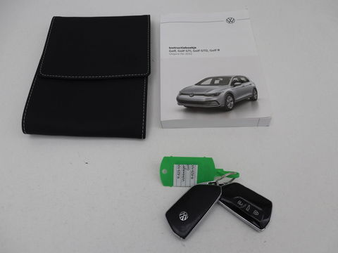 Volkswagen Golf 1.0 TSI Life | Carplay | Sfeerverlichting | Navigatie | Adaptive cruise | Full LED | Parkeerhulp | DAB | Climate control | Bluetooth