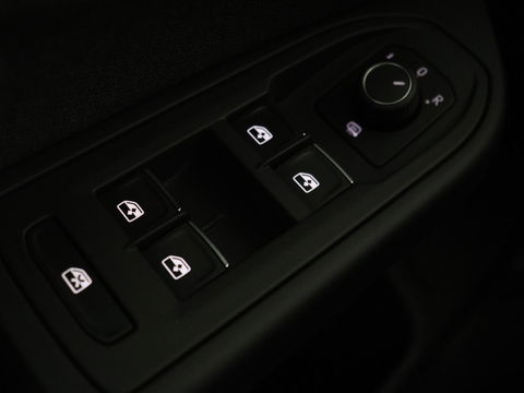 Volkswagen Golf 1.0 TSI Life | Carplay | Sfeerverlichting | Navigatie | Adaptive cruise | Full LED | Parkeerhulp | DAB | Climate control | Bluetooth