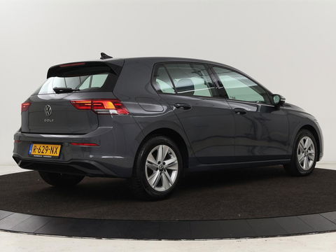Volkswagen Golf 1.0 TSI Life | Carplay | Sfeerverlichting | Navigatie | Adaptive cruise | Full LED | Parkeerhulp | DAB | Climate control | Bluetooth