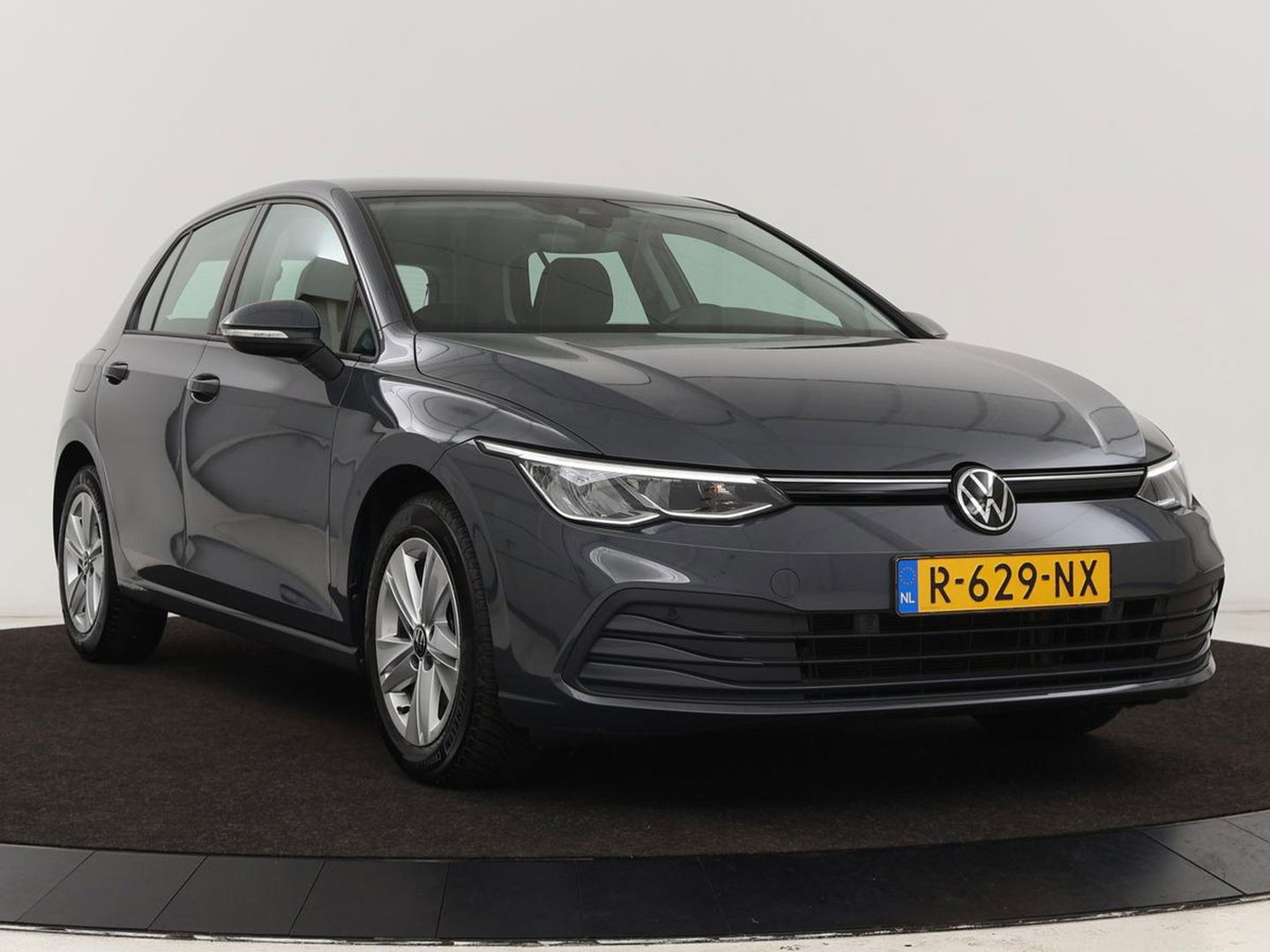 Volkswagen Golf 1.0 TSI Life | Carplay | Sfeerverlichting | Navigatie | Adaptive cruise | Full LED | Parkeerhulp | DAB | Climate control | Bluetooth