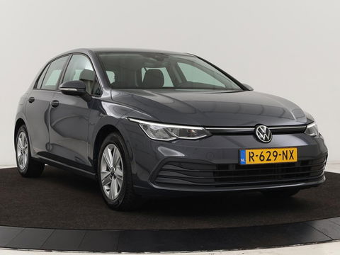 Volkswagen Golf 1.0 TSI Life | Carplay | Sfeerverlichting | Navigatie | Adaptive cruise | Full LED | Parkeerhulp | DAB | Climate control | Bluetooth