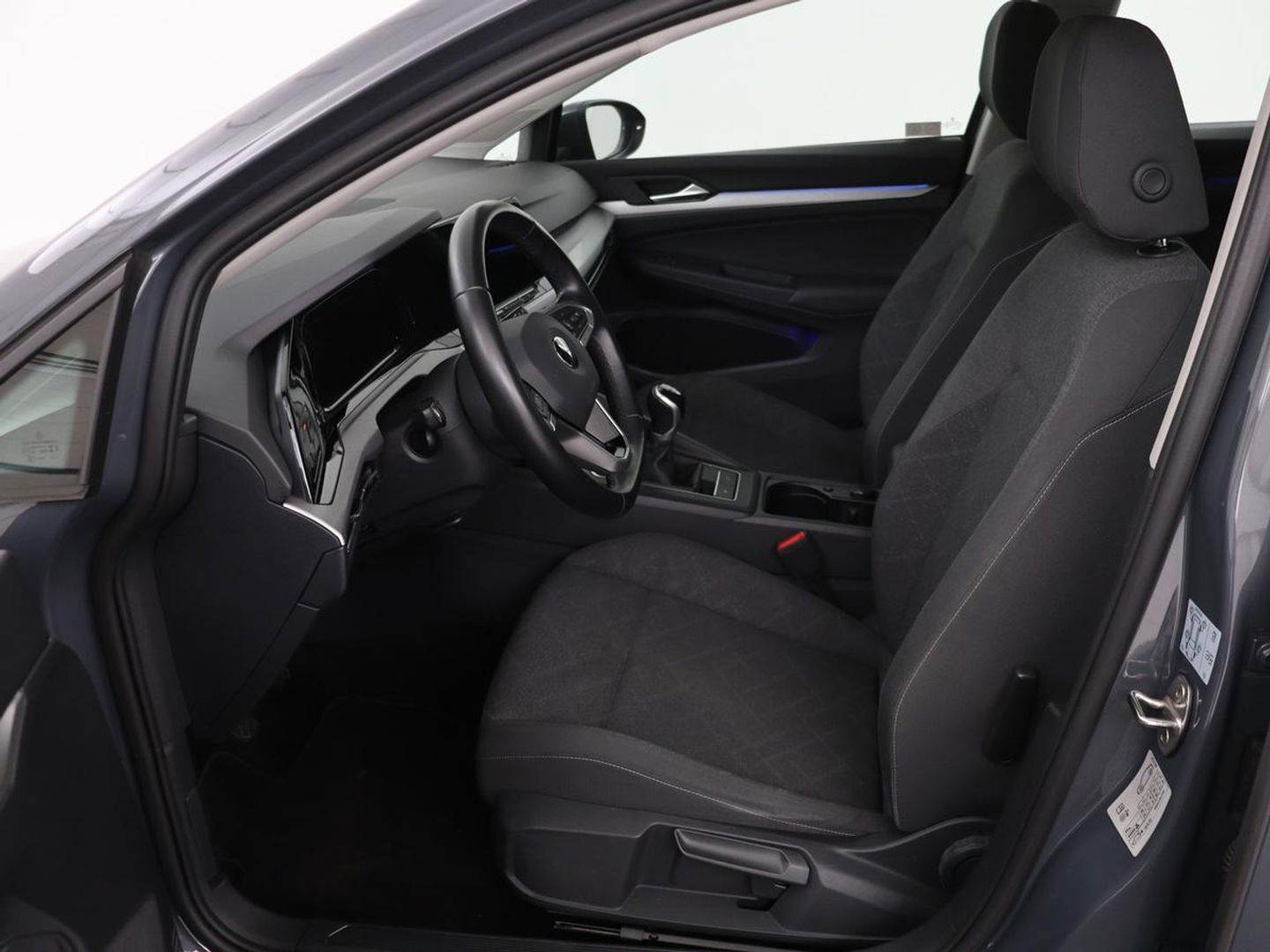 Volkswagen Golf 1.0 TSI Life | Carplay | Sfeerverlichting | Navigatie | Adaptive cruise | Full LED | Parkeerhulp | DAB | Climate control | Bluetooth