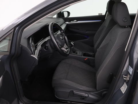 Volkswagen Golf 1.0 TSI Life | Carplay | Sfeerverlichting | Navigatie | Adaptive cruise | Full LED | Parkeerhulp | DAB | Climate control | Bluetooth