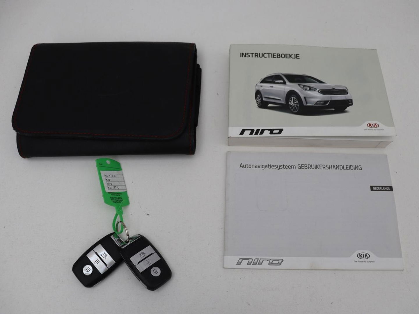 Kia Niro 1.6 GDi Hybrid BusinessLine | Leder | Stoel & stuurverwarming | Adaptive cruise | Camera | Carplay | Navigatie | Climate control | Keyless