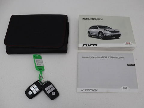 Kia Niro 1.6 GDi Hybrid BusinessLine | Leder | Stoel & stuurverwarming | Adaptive cruise | Camera | Carplay | Navigatie | Climate control | Keyless