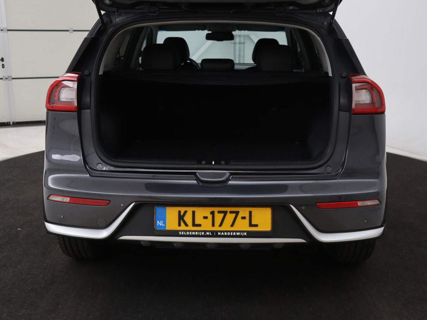 Kia Niro 1.6 GDi Hybrid BusinessLine | Leder | Stoel & stuurverwarming | Adaptive cruise | Camera | Carplay | Navigatie | Climate control | Keyless