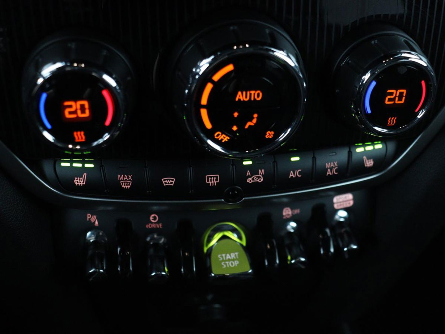 MINI Countryman 2.0 Cooper S E ALL4 Chili | Panoramadak | Leder | Stoel & stuurverwarming | Camera | Adaptive cruise | Memory | Keyless | Full LED | Navigatie