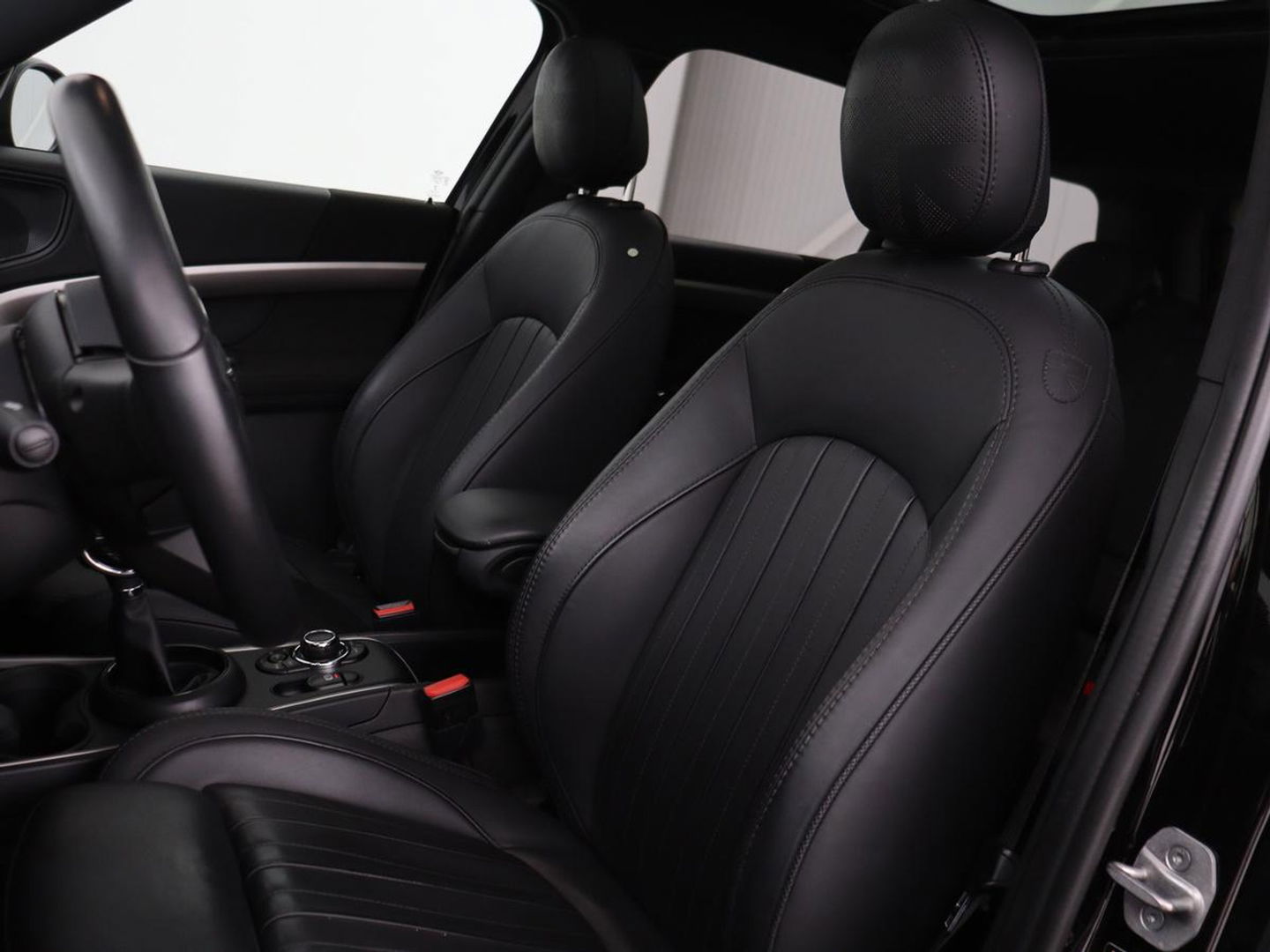 MINI Countryman 2.0 Cooper S E ALL4 Chili | Panoramadak | Leder | Stoel & stuurverwarming | Camera | Adaptive cruise | Memory | Keyless | Full LED | Navigatie