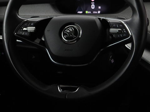 Škoda Enyaq iV 80 | Stoel & stuurverwarming | Carplay | Keyless | Navigatie | Camera | Half leder | Cruise control | Full LED | Parkeerhulp