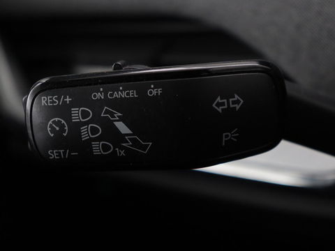 Škoda Enyaq iV 80 | Stoel & stuurverwarming | Carplay | Keyless | Navigatie | Camera | Half leder | Cruise control | Full LED | Parkeerhulp