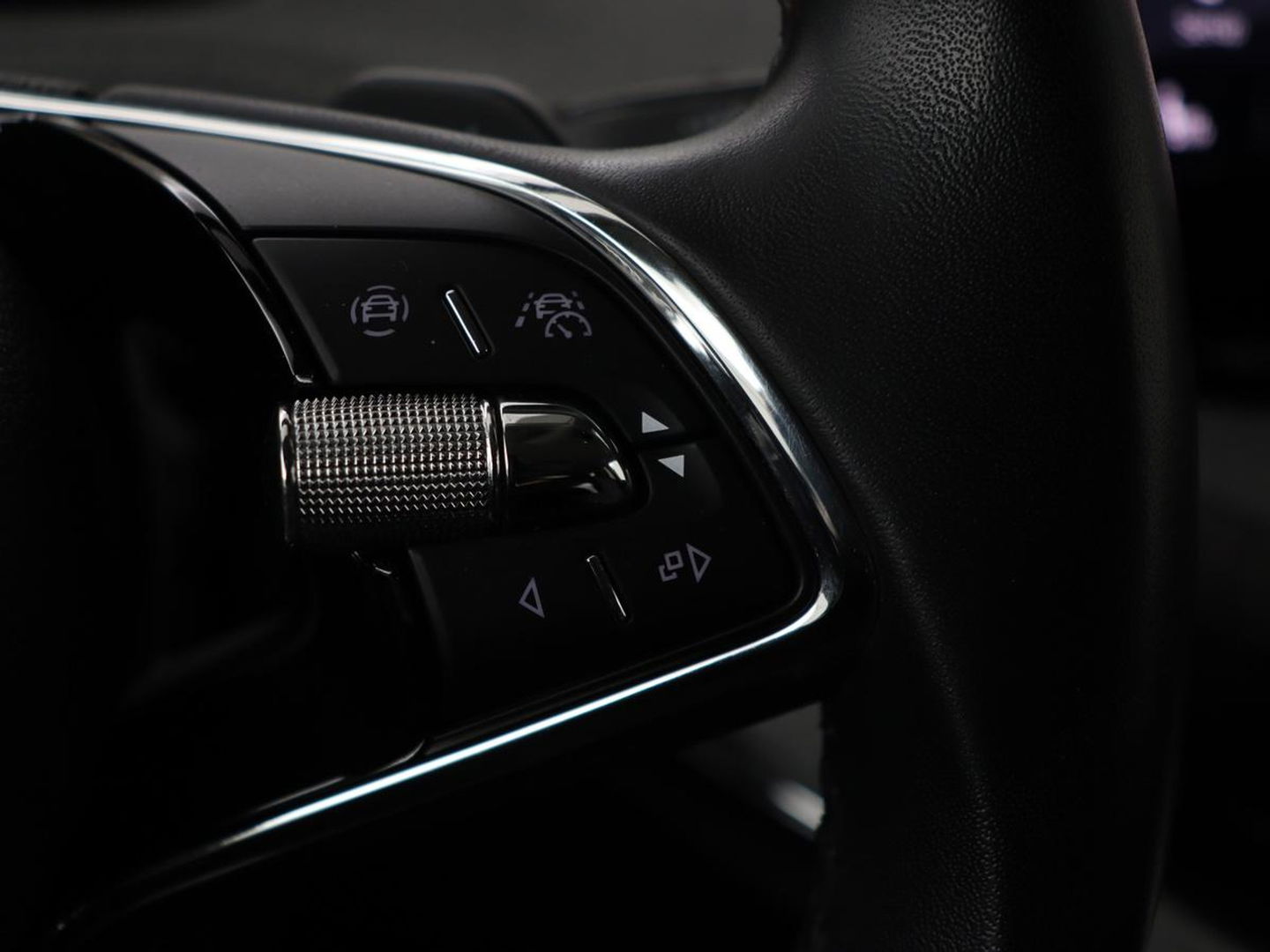 Škoda Enyaq iV 80 | Stoel & stuurverwarming | Carplay | Keyless | Navigatie | Camera | Half leder | Cruise control | Full LED | Parkeerhulp