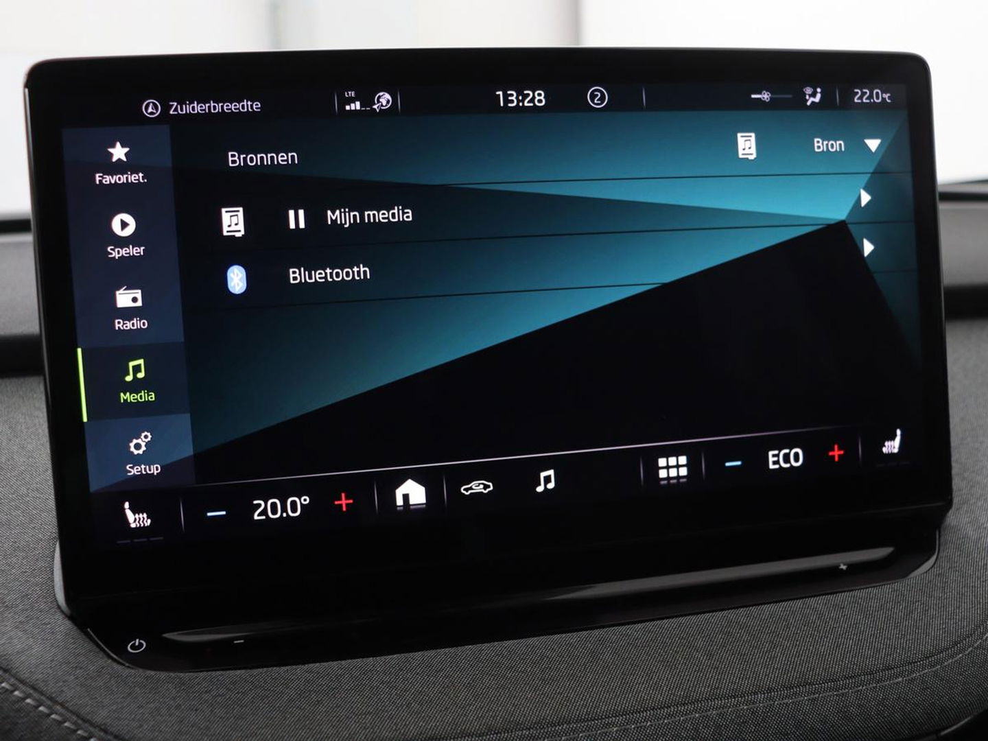 Škoda Enyaq iV 80 | Stoel & stuurverwarming | Carplay | Keyless | Navigatie | Camera | Half leder | Cruise control | Full LED | Parkeerhulp