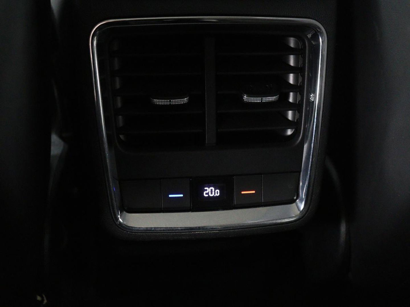 Škoda Enyaq iV 80 | Stoel & stuurverwarming | Carplay | Keyless | Navigatie | Camera | Half leder | Cruise control | Full LED | Parkeerhulp
