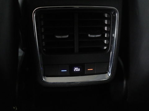 Škoda Enyaq iV 80 | Stoel & stuurverwarming | Carplay | Keyless | Navigatie | Camera | Half leder | Cruise control | Full LED | Parkeerhulp