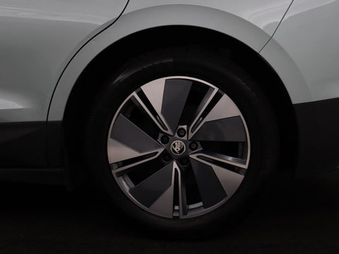Škoda Enyaq iV 80 | Stoel & stuurverwarming | Carplay | Keyless | Navigatie | Camera | Half leder | Cruise control | Full LED | Parkeerhulp