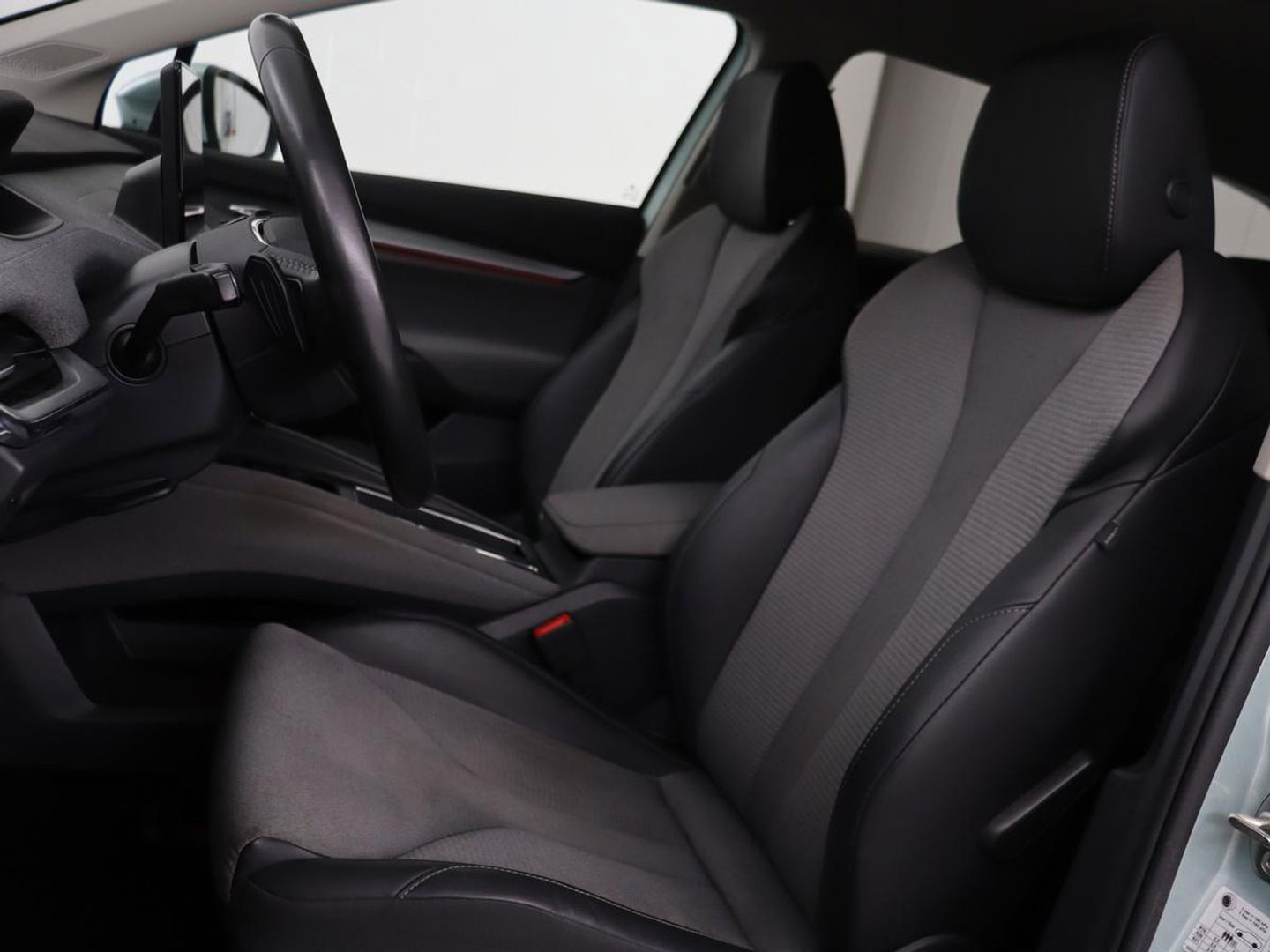 Škoda Enyaq iV 80 | Stoel & stuurverwarming | Carplay | Keyless | Navigatie | Camera | Half leder | Cruise control | Full LED | Parkeerhulp