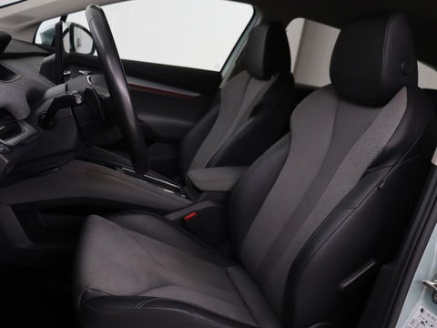 Škoda Enyaq iV 80 | Stoel & stuurverwarming | Carplay | Keyless | Navigatie | Camera | Half leder | Cruise control | Full LED | Parkeerhulp