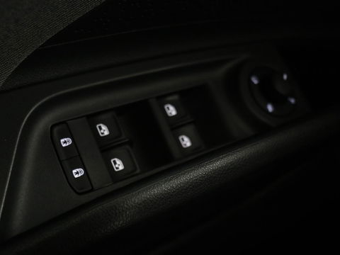 Škoda Enyaq iV 80 | Stoel & stuurverwarming | Carplay | Keyless | Navigatie | Camera | Half leder | Cruise control | Full LED | Parkeerhulp