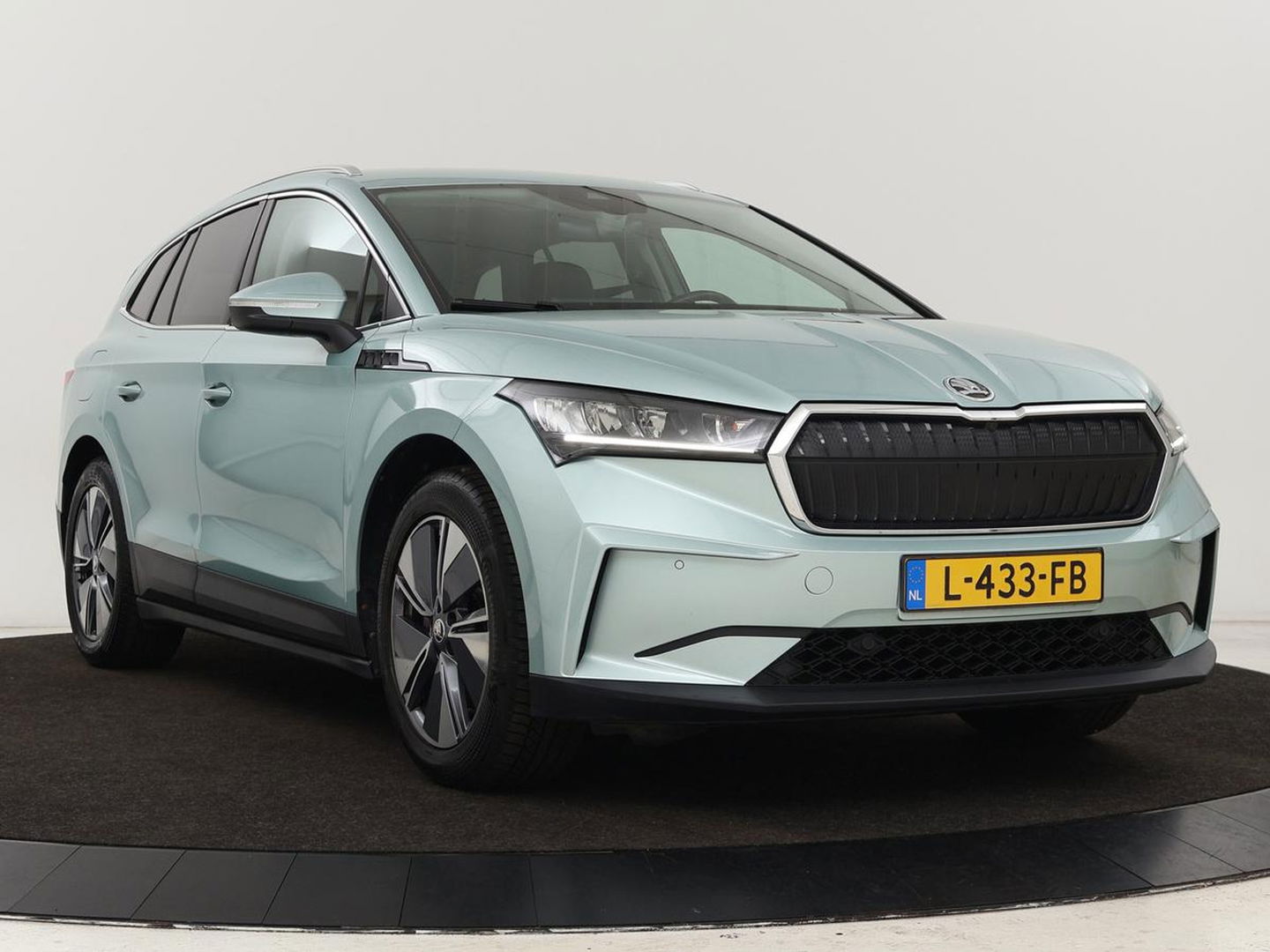 Škoda Enyaq iV 80 | Stoel & stuurverwarming | Carplay | Keyless | Navigatie | Camera | Half leder | Cruise control | Full LED | Parkeerhulp