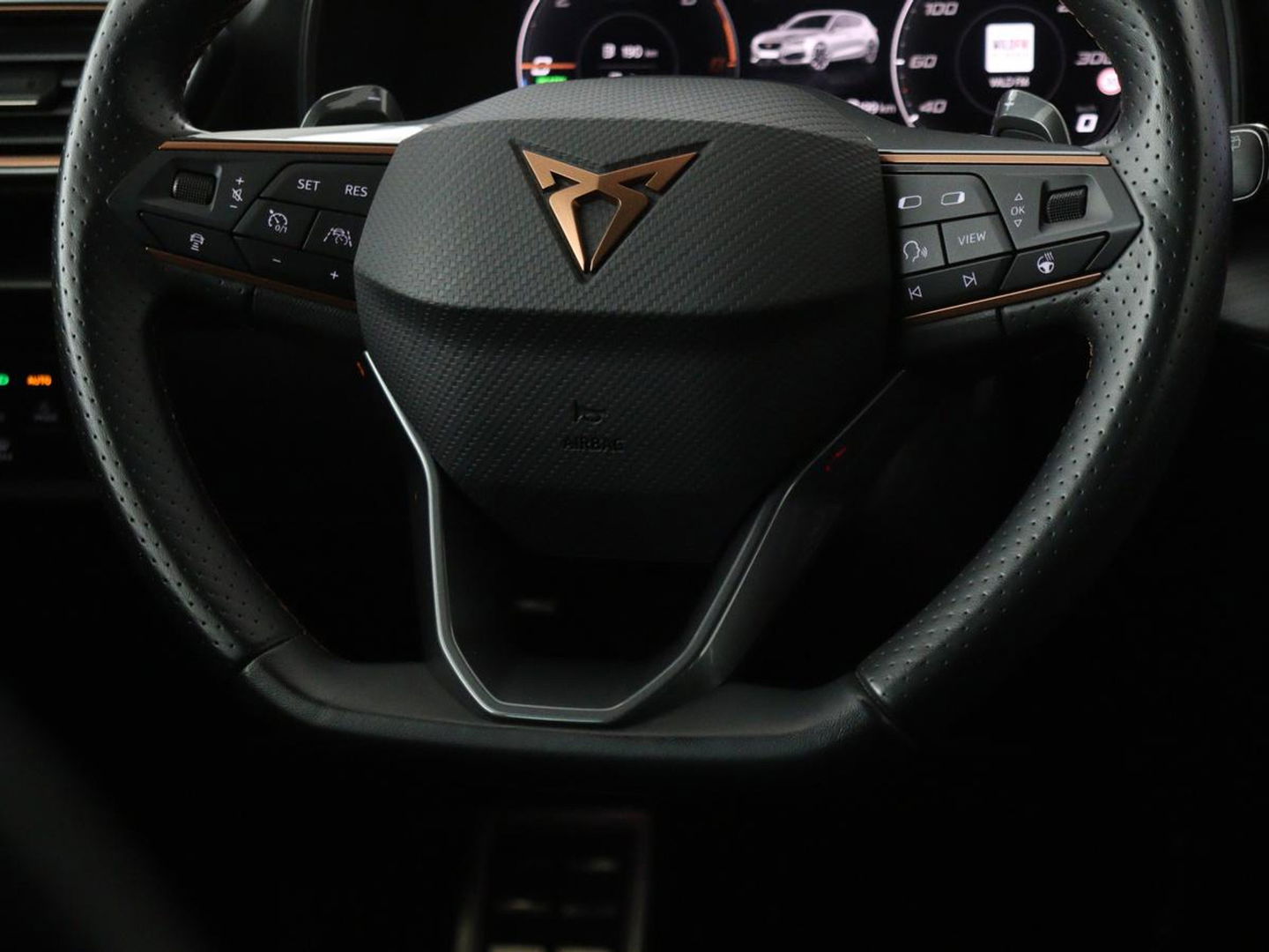 CUPRA Leon 1.4 e-Hybrid | Stoel & stuurverwarming | Camera | Adaptive cruise | Carplay | Navigatie | Sfeerverlichting | Keyless | Full LED | Sportstoelen | PHEV