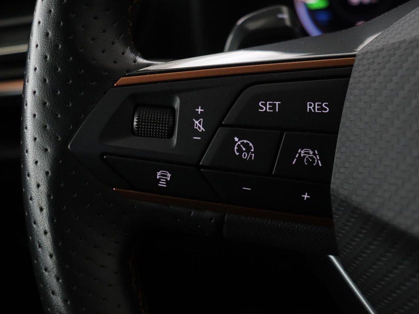 CUPRA Leon 1.4 e-Hybrid | Stoel & stuurverwarming | Camera | Adaptive cruise | Carplay | Navigatie | Sfeerverlichting | Keyless | Full LED | Sportstoelen | PHEV