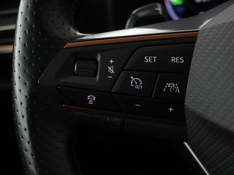 CUPRA Leon 1.4 e-Hybrid | Stoel & stuurverwarming | Camera | Adaptive cruise | Carplay | Navigatie | Sfeerverlichting | Keyless | Full LED | Sportstoelen | PHEV