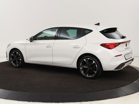 CUPRA Leon 1.4 e-Hybrid | Stoel & stuurverwarming | Camera | Adaptive cruise | Carplay | Navigatie | Sfeerverlichting | Keyless | Full LED | Sportstoelen | PHEV