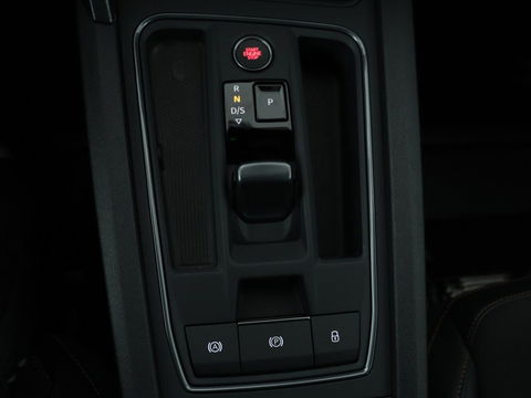 CUPRA Leon 1.4 e-Hybrid | Stoel & stuurverwarming | Camera | Adaptive cruise | Carplay | Navigatie | Sfeerverlichting | Keyless | Full LED | Sportstoelen | PHEV