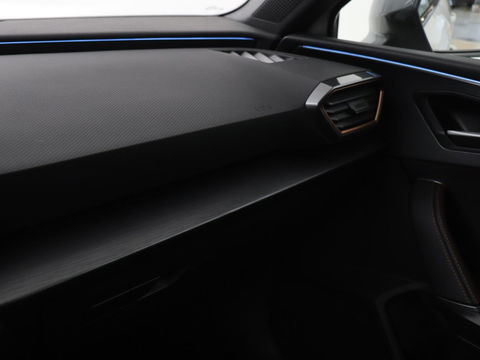 CUPRA Leon 1.4 e-Hybrid | Stoel & stuurverwarming | Camera | Adaptive cruise | Carplay | Navigatie | Sfeerverlichting | Keyless | Full LED | Sportstoelen | PHEV