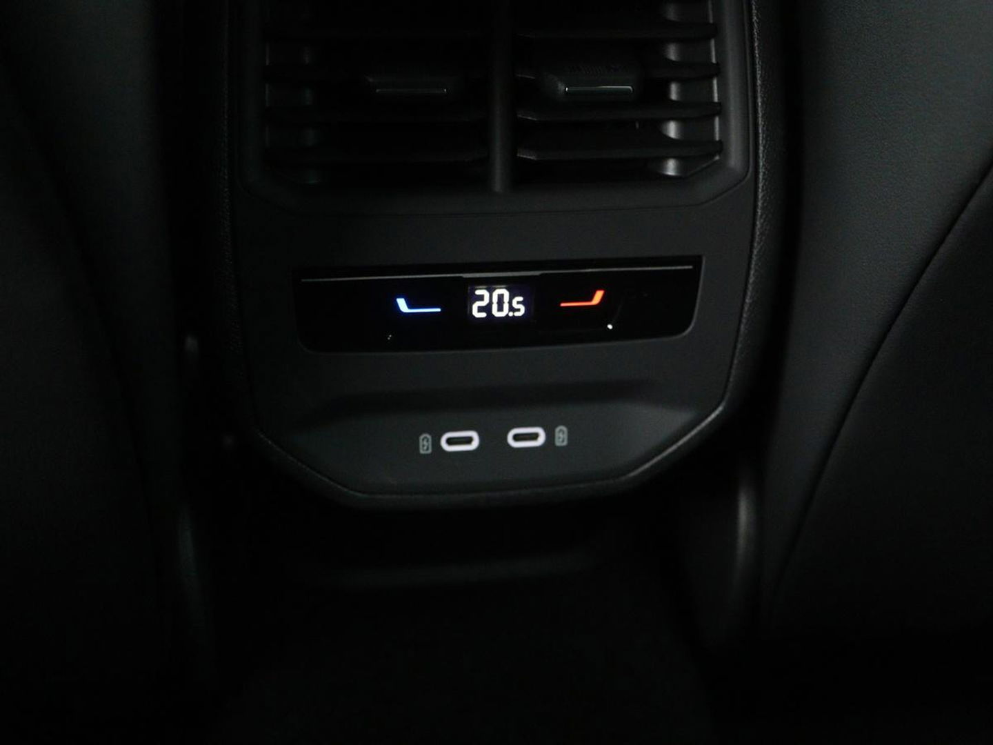 CUPRA Leon 1.4 e-Hybrid | Stoel & stuurverwarming | Camera | Adaptive cruise | Carplay | Navigatie | Sfeerverlichting | Keyless | Full LED | Sportstoelen | PHEV