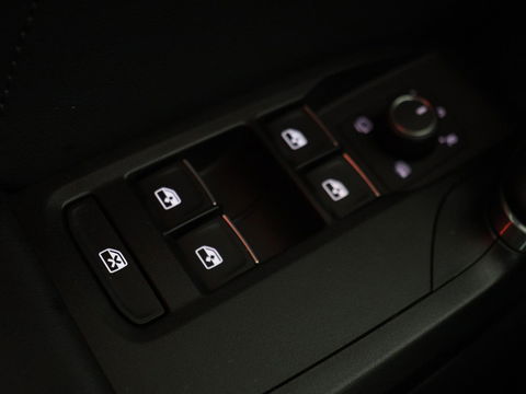 CUPRA Leon 1.4 e-Hybrid | Stoel & stuurverwarming | Camera | Adaptive cruise | Carplay | Navigatie | Sfeerverlichting | Keyless | Full LED | Sportstoelen | PHEV