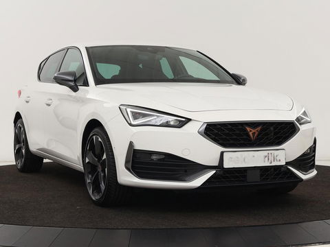 CUPRA Leon 1.4 e-Hybrid | Stoel & stuurverwarming | Camera | Adaptive cruise | Carplay | Navigatie | Sfeerverlichting | Keyless | Full LED | Sportstoelen | PHEV