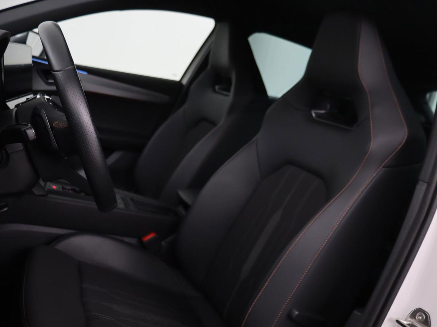 CUPRA Leon 1.4 e-Hybrid | Stoel & stuurverwarming | Camera | Adaptive cruise | Carplay | Navigatie | Sfeerverlichting | Keyless | Full LED | Sportstoelen | PHEV