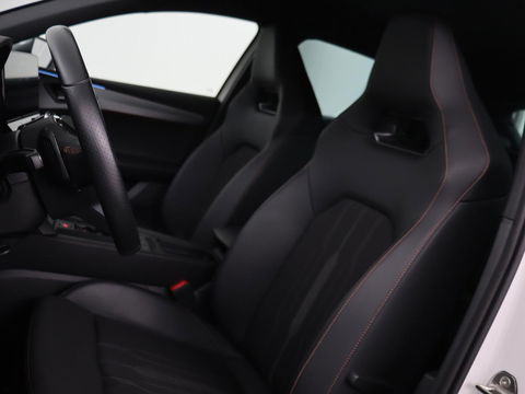 CUPRA Leon 1.4 e-Hybrid | Stoel & stuurverwarming | Camera | Adaptive cruise | Carplay | Navigatie | Sfeerverlichting | Keyless | Full LED | Sportstoelen | PHEV