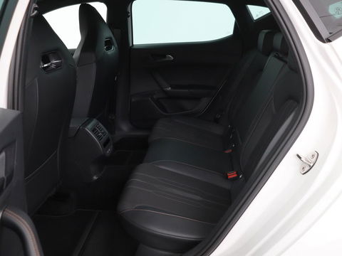 CUPRA Leon 1.4 e-Hybrid | Stoel & stuurverwarming | Camera | Adaptive cruise | Carplay | Navigatie | Sfeerverlichting | Keyless | Full LED | Sportstoelen | PHEV