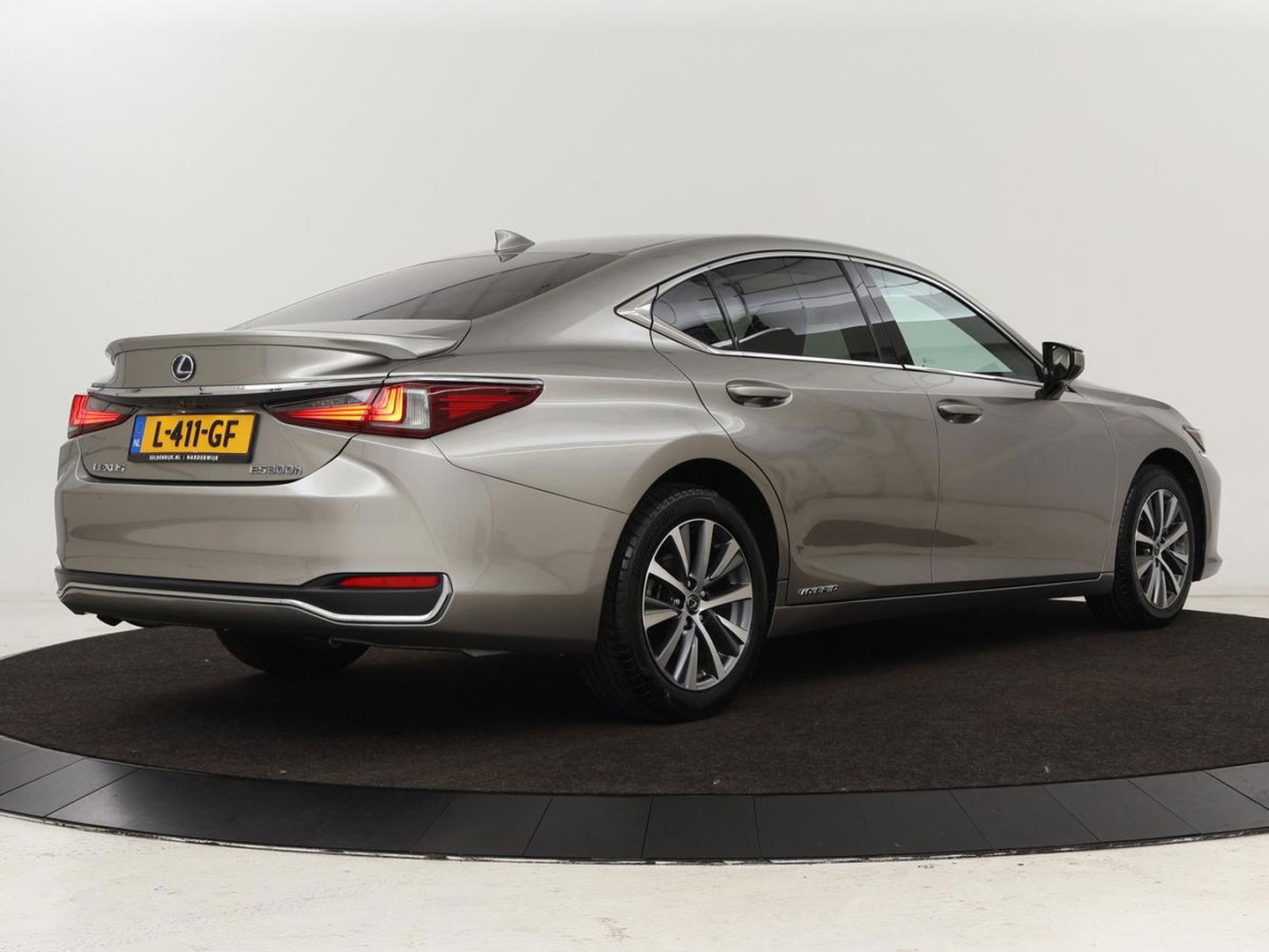 Lexus ES 300h Comfort Line | Schuifdak | Leder | Stoelverwarming | Adaptive cruise | Carplay | Camera | Memory | Keyless | Full LED